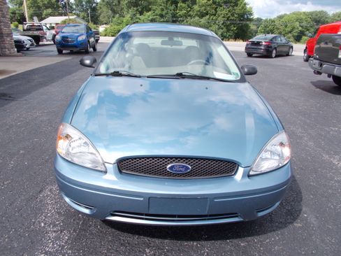 Used 2006 Ford Taurus SE FWD image 2