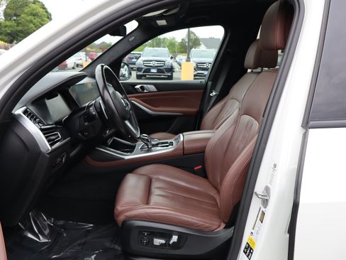 Used 2022 BMW X7 xDrive40i w/ M Sport Package AWD/4WD image 16