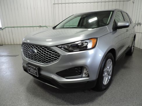 Used 2024 Ford Edge SEL image 9