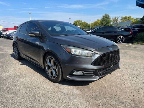 Used 2016 Ford Focus ST image 3