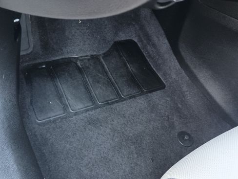 Used 2013 Chevrolet Cruze LS FWD image 15