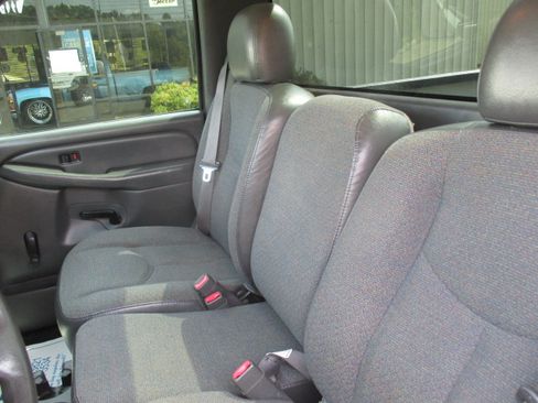 Used 2005 Chevrolet Silverado 1500 2WD Regular Cab image 16