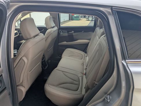 Used 2022 Lincoln Nautilus Reserve image 8