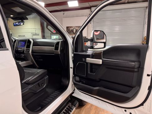 Used 2020 Ford F250 Lariat w/ Lariat Ultimate Package image 19