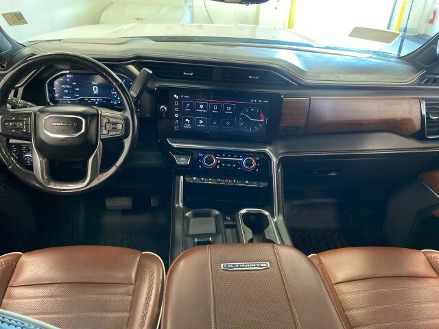 Used 2024 GMC Sierra 3500 Denali Ultimate AWD/4WD image 11