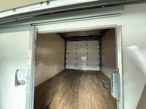 Used 2016 Chevrolet Express 3500 image 17