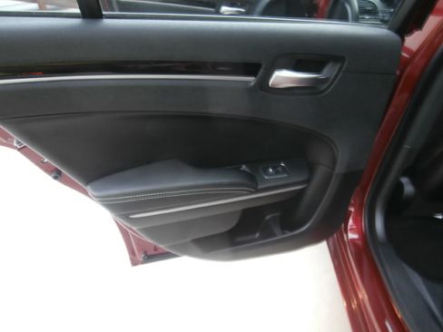 Used 2019 Chrysler 300 S image 25