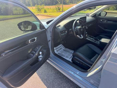 Used 2024 Honda Civic Touring Sedan image 12