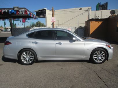 Used 2017 INFINITI Q70 Premium