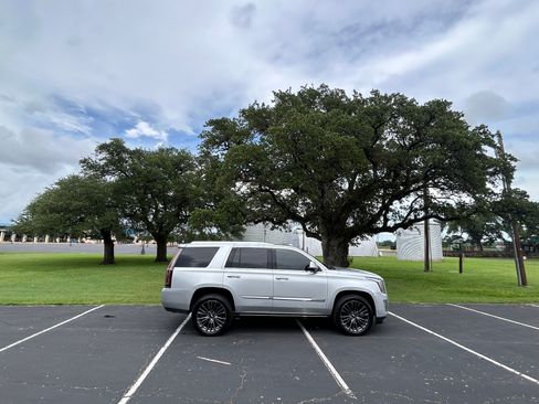 Used 2017 Cadillac Escalade 2WD Platinum image 9