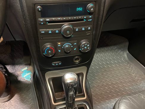Used 2010 Chevrolet HHR LT image 9