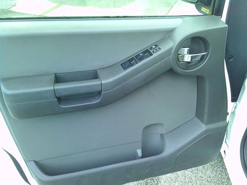 Used 2011 Nissan Xterra X image 10