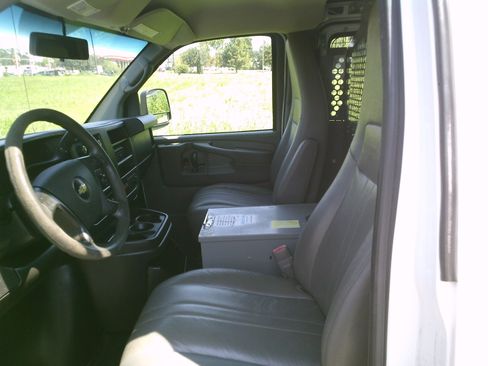 Used 2017 Chevrolet Express 2500 LS RWD image 7