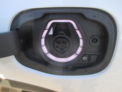 Used 2023 Ford Escape FWD Plug-In Hybrid image 12