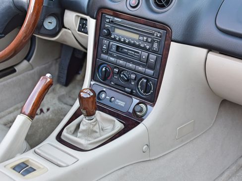 Used 2000 MAZDA MX-5 Miata Special Edition image 28