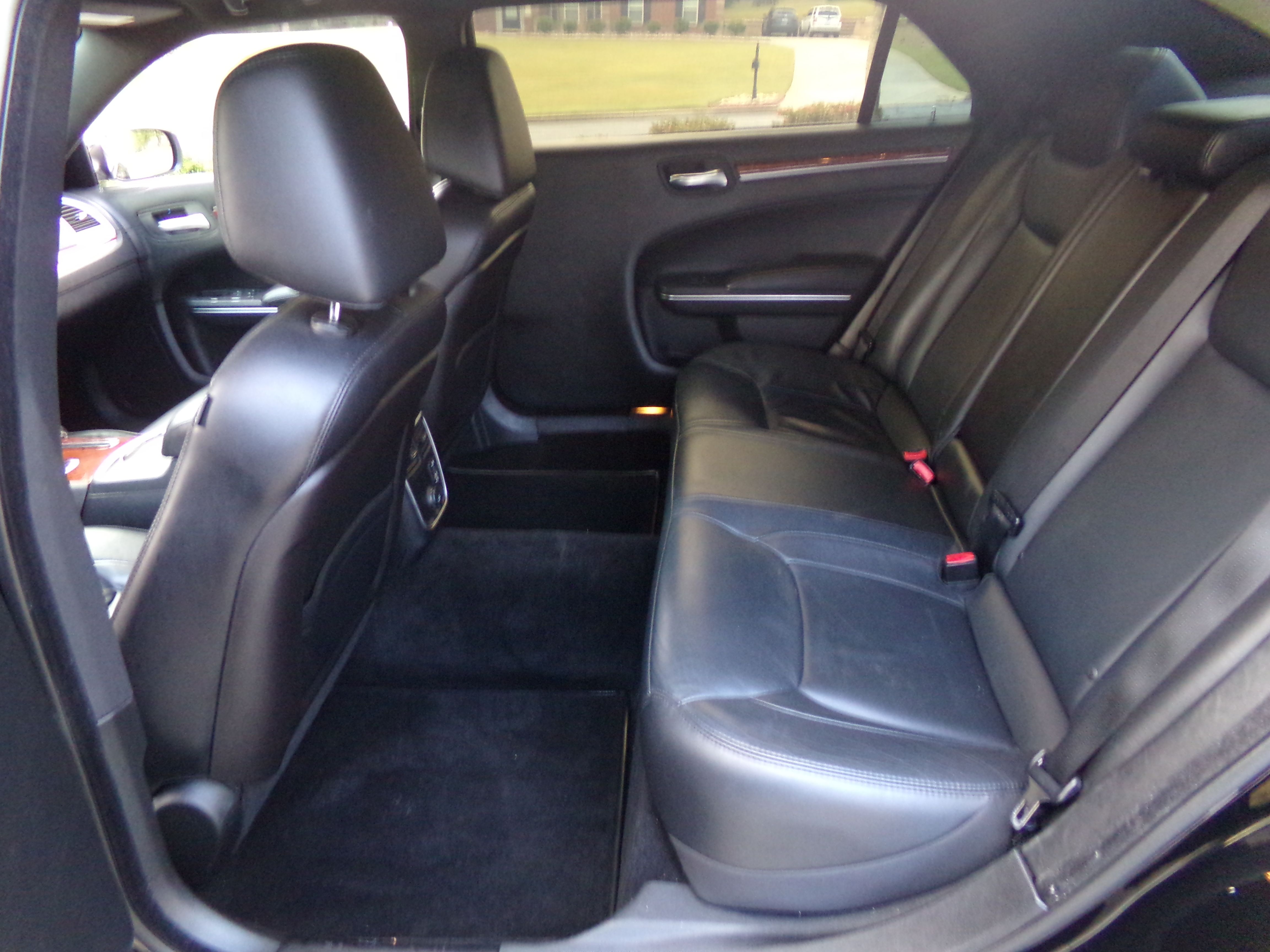 Used 2014 Chrysler 300 S RWD image 18