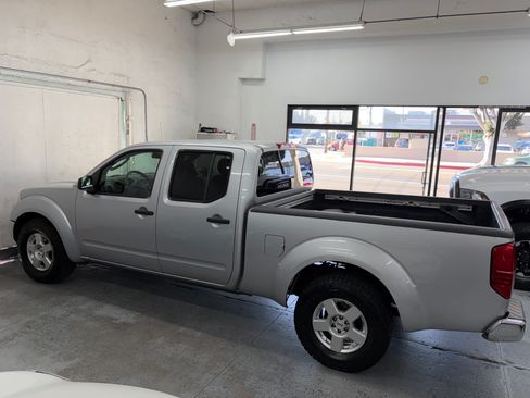 Used 2008 Nissan Frontier 2WD Crew Cab image 4