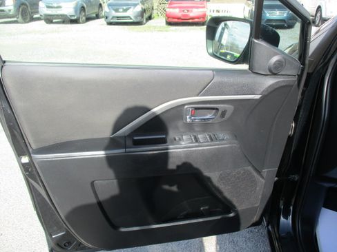 Used 2014 MAZDA MAZDA5 Sport FWD image 13