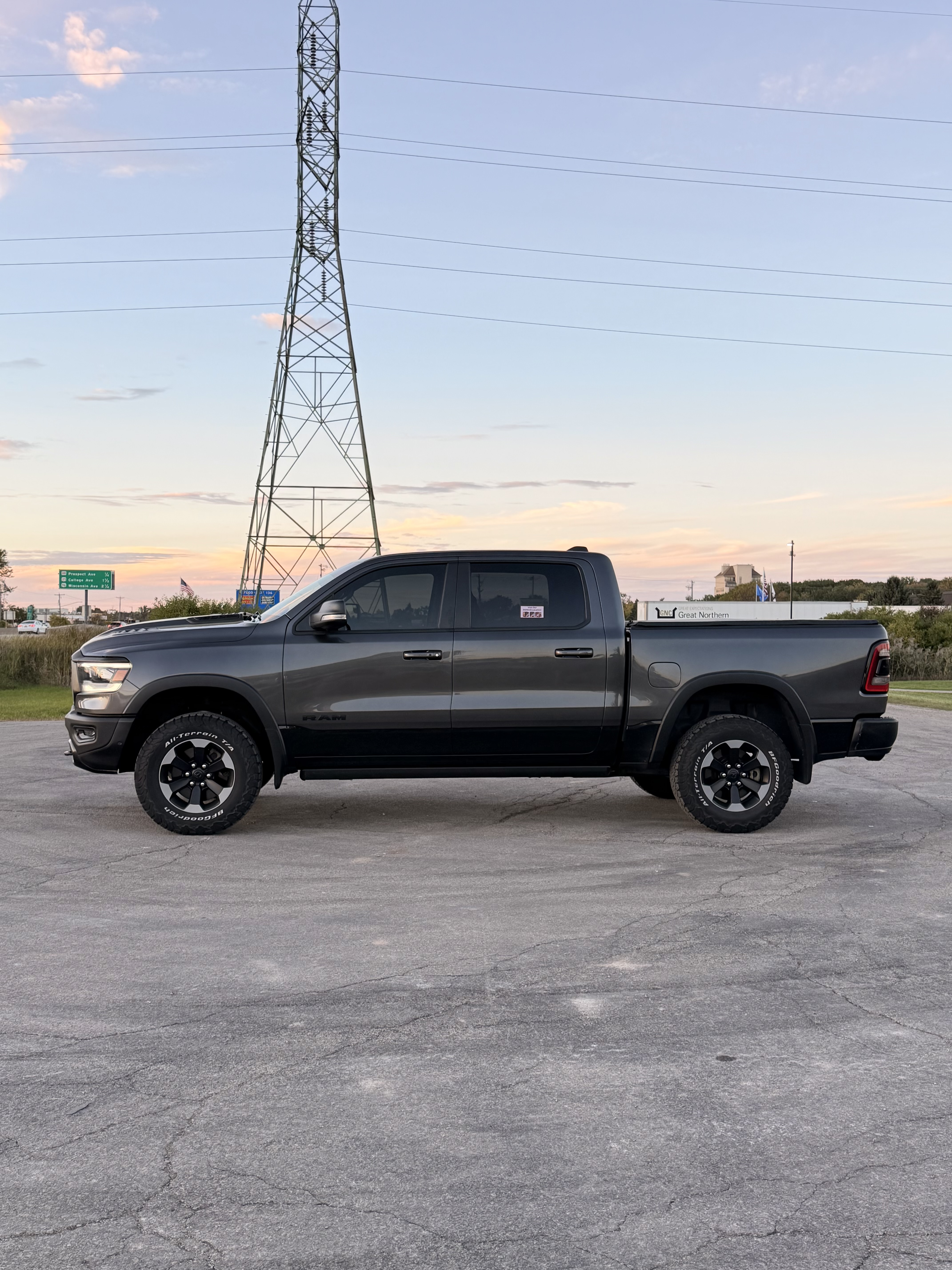 Used 2019 RAM 1500 4x4 Crew Cab Rebel image 4