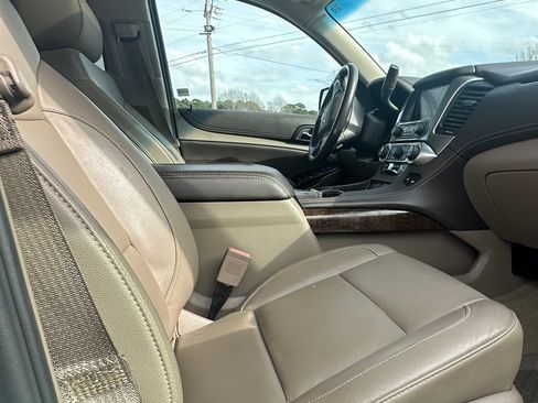 Used 2016 Chevrolet Suburban LT image 8