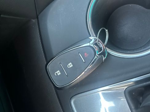 Used 2019 Chevrolet Equinox LS image 38