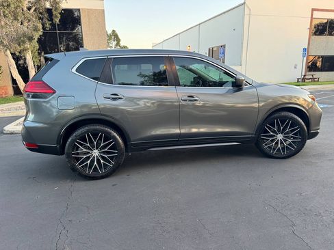 Used 2017 Nissan Rogue FWD image 21