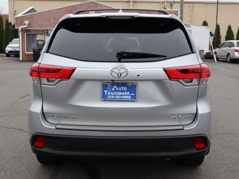 Used 2017 Toyota Highlander XLE image 7
