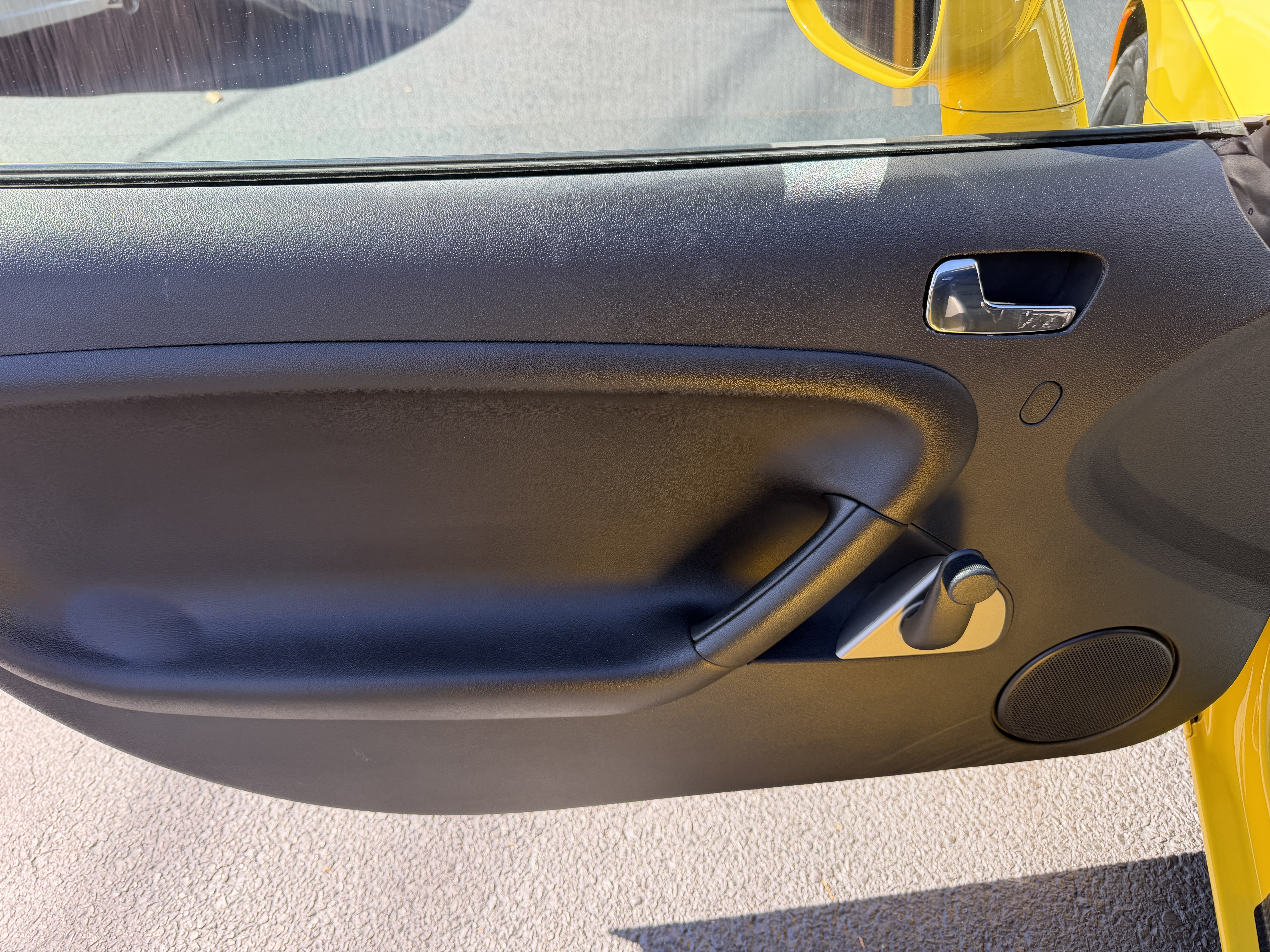 Used 2007 Pontiac Solstice Convertible RWD image 3
