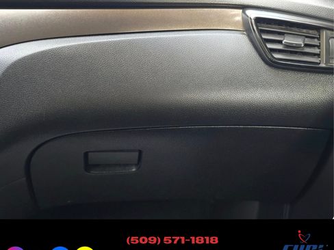 Used 2018 Nissan Rogue Sport S image 11