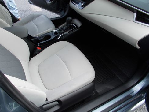 Used 2022 Toyota Corolla LE image 20
