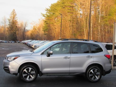 Used 2017 Subaru Forester 2.5i Limited image 3