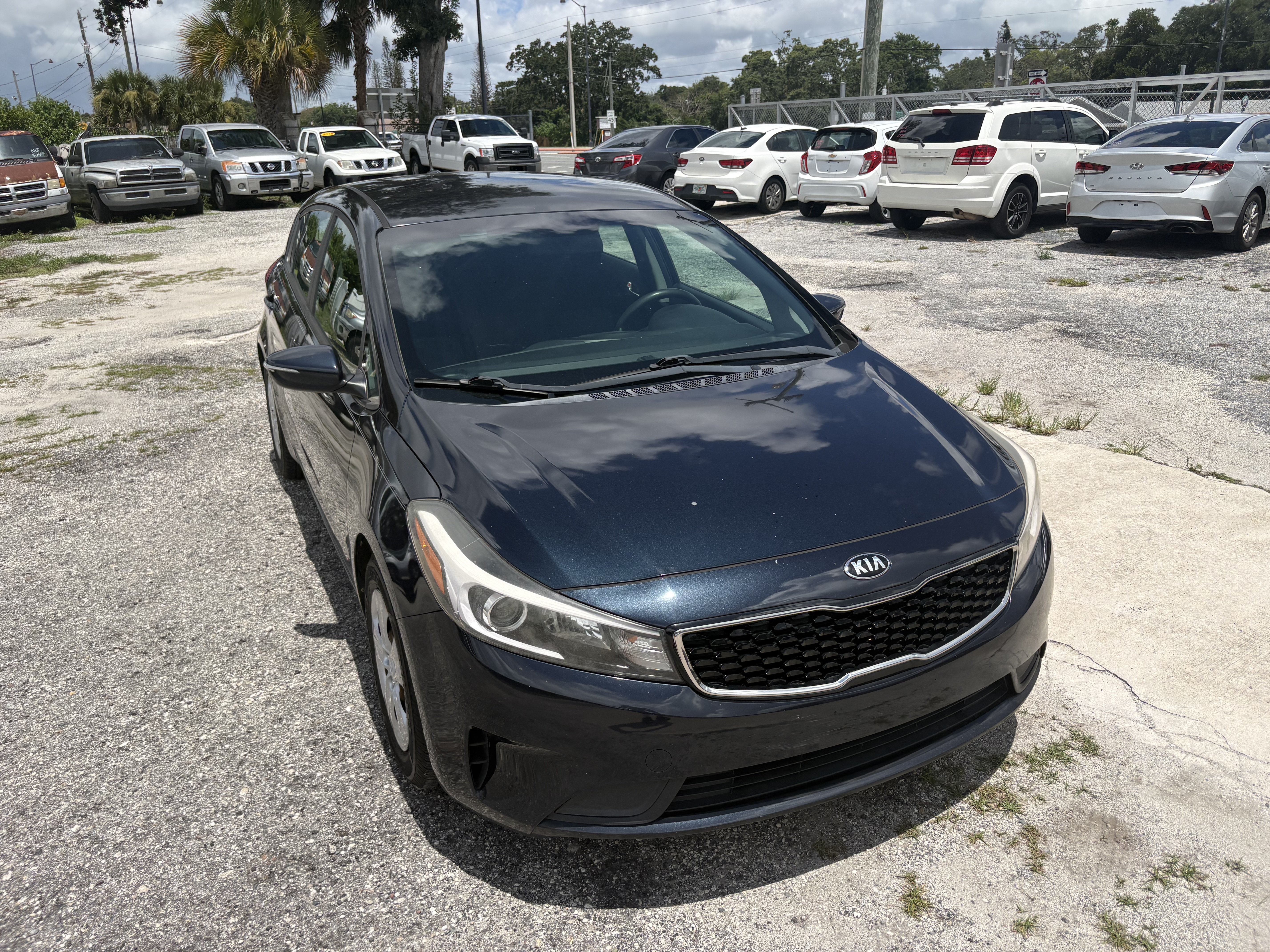 Used 2017 Kia Forte LX Hatchback FWD image 5