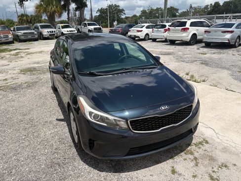 Used 2017 Kia Forte LX Hatchback FWD image 5