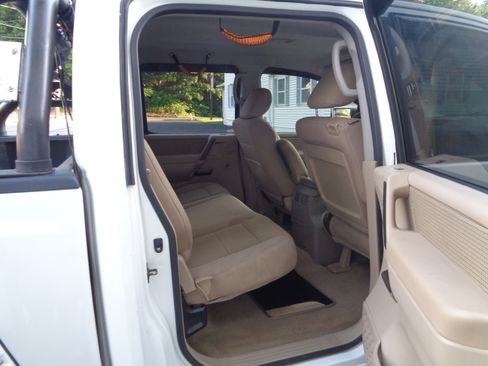 Used 2010 Nissan Titan 4x4 Crew Cab image 8