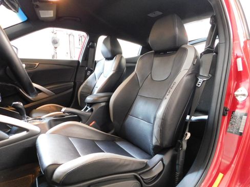Used 2016 Hyundai Veloster Turbo image 3