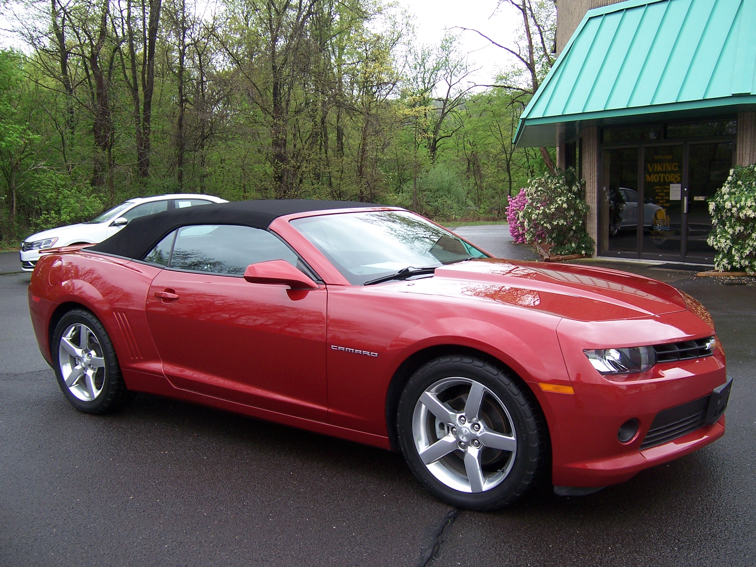 Used 2015 Chevrolet Camaro LT RWD image 2