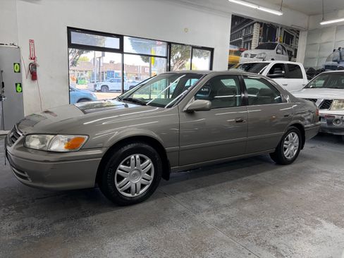 Used 2001 Toyota Camry LE FWD image 7