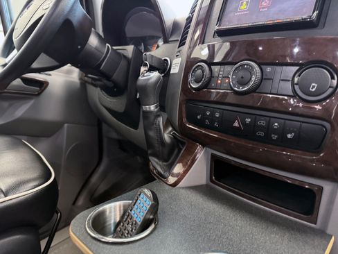 Used 2015 Mercedes-Benz Sprinter 4500 image 35