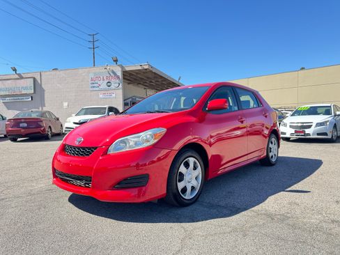 Used 2010 Toyota Matrix image 2