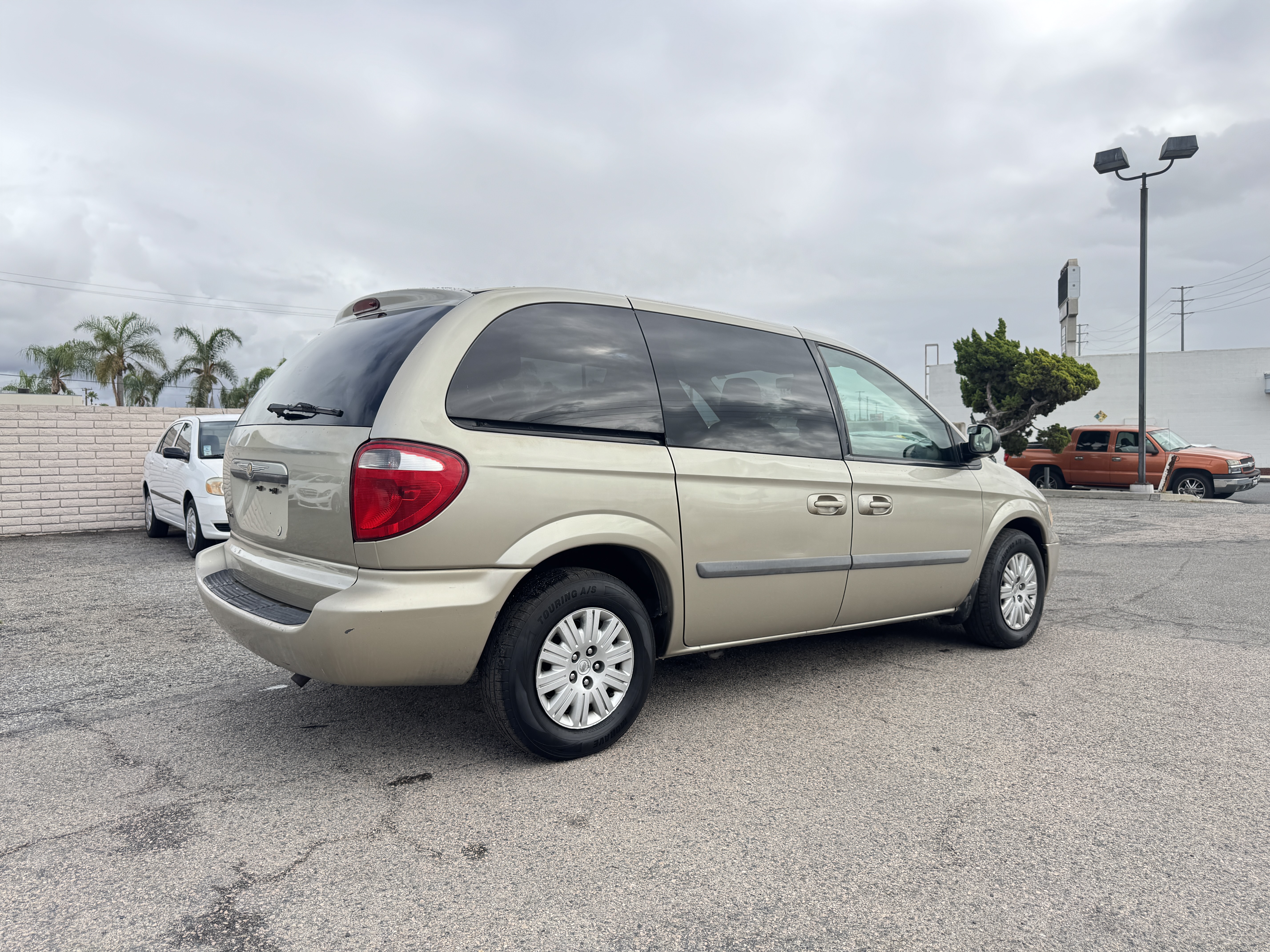 Used 2006 Chrysler Town & Country UNAVAIL FWD image 10