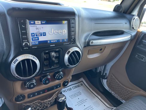 Used 2012 Jeep Wrangler Unlimited Sahara image 10