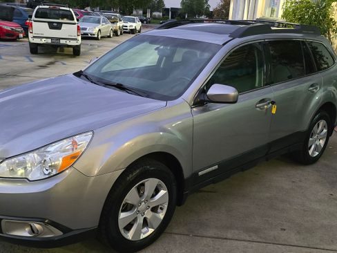 Used 2011 Subaru Outback 2.5i Limited image 38