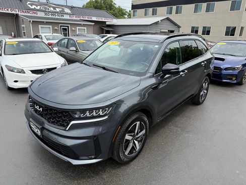 Used 2022 Kia Sorento S FWD image 2