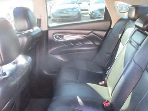 Used 2017 INFINITI Q70 Premium image 12