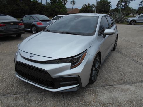 Used 2021 Toyota Corolla SE Sedan w/ Premium Package FWD image 3