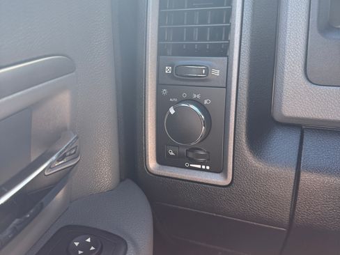 Used 2017 RAM 1500 2WD Regular Cab Tradesman image 10