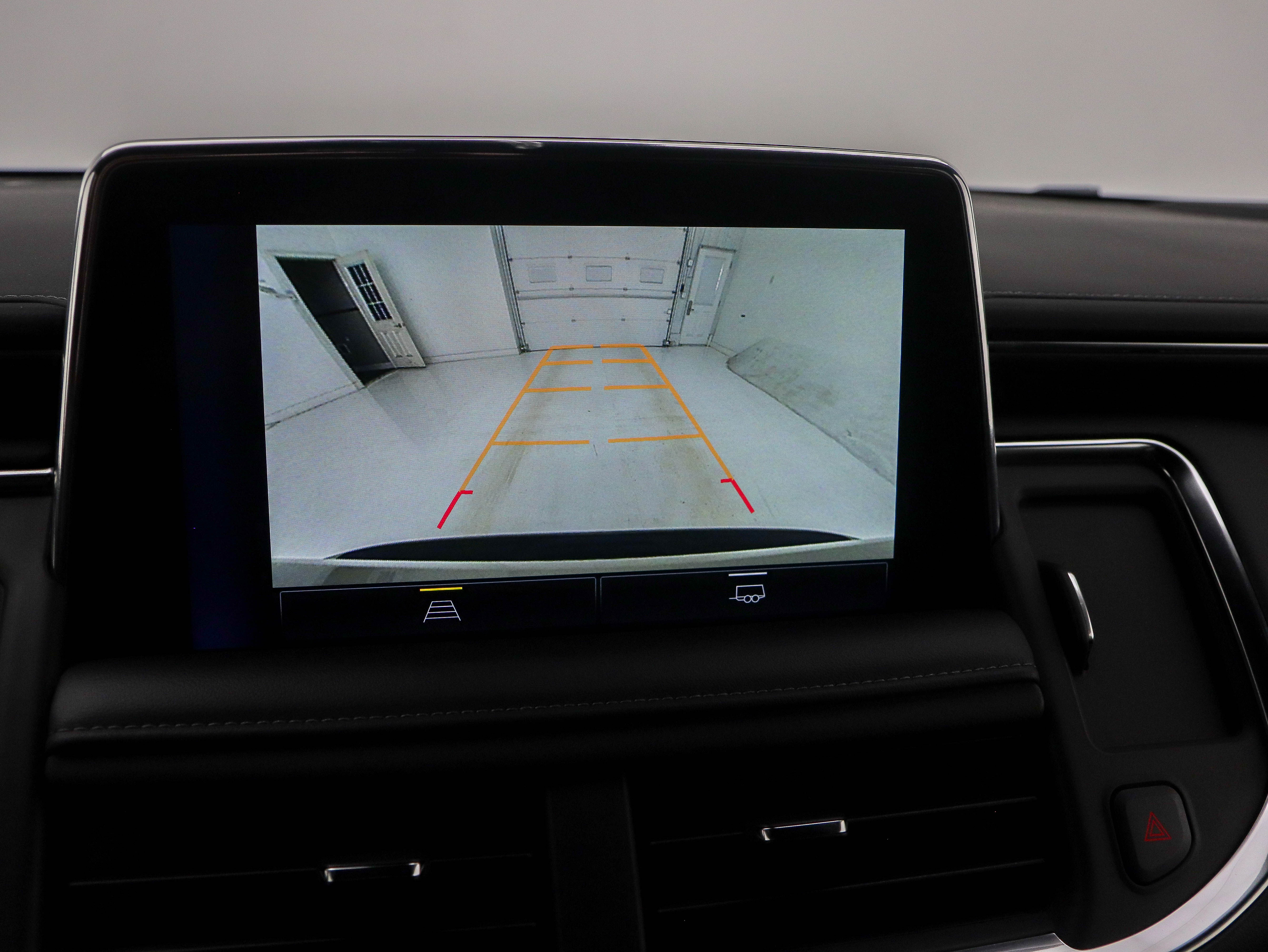 Used 2024 Chevrolet Suburban 4WD LT image 27