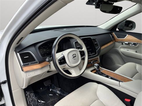 Used 2021 Volvo XC90 T6 Momentum image 6