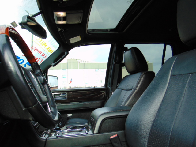 Used 2017 Lincoln Navigator L 4WD Reserve image 14
