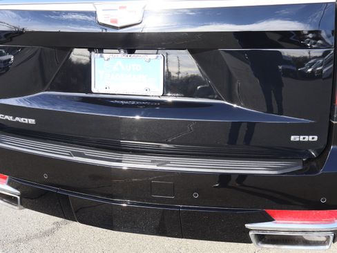 Used 2024 Cadillac Escalade ESV Luxury image 13